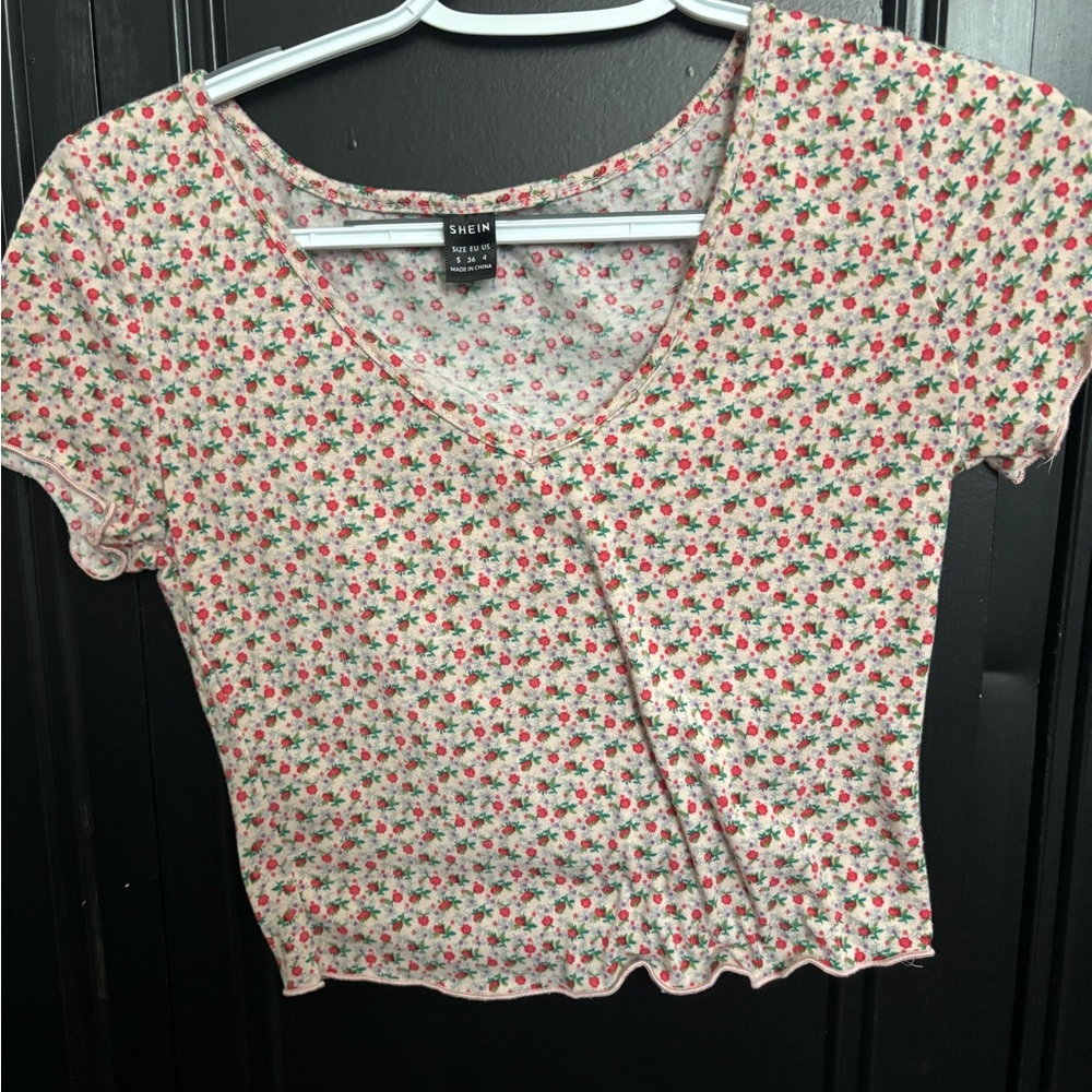 SHEIN Floral Print V-Neck Crop Top - Pink